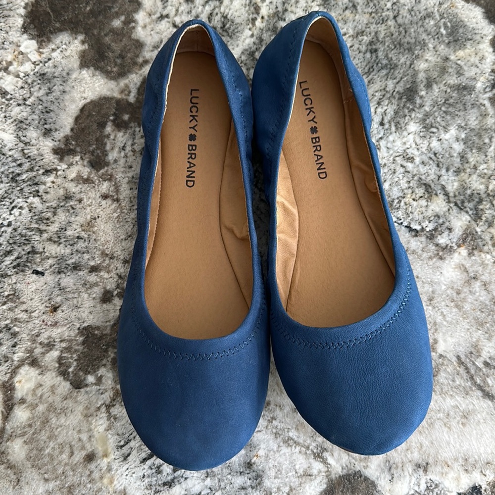 Size 10 lucky brand flats